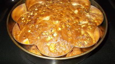 фисташковая шарлотка с персиками