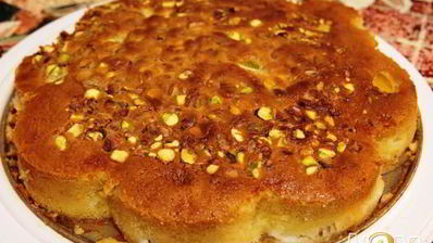 фисташковая шарлотка с персиками