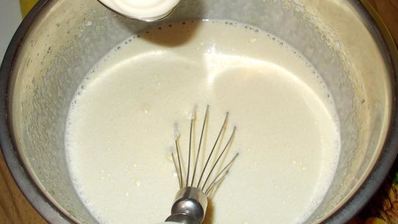 фисташковая шарлотка с персиками