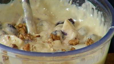 хитрая грушевая шарлотка с ежевикой