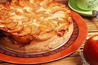 Классическая домашняя шарлотка с яблоками