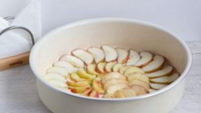 классическая шарлотка с яблоками и нектаринами