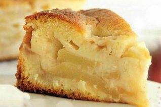 Легкая шарлотка с яблоками в мультиварке