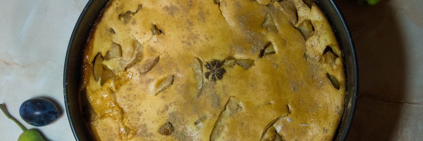 Медовая шарлотка с яблоками