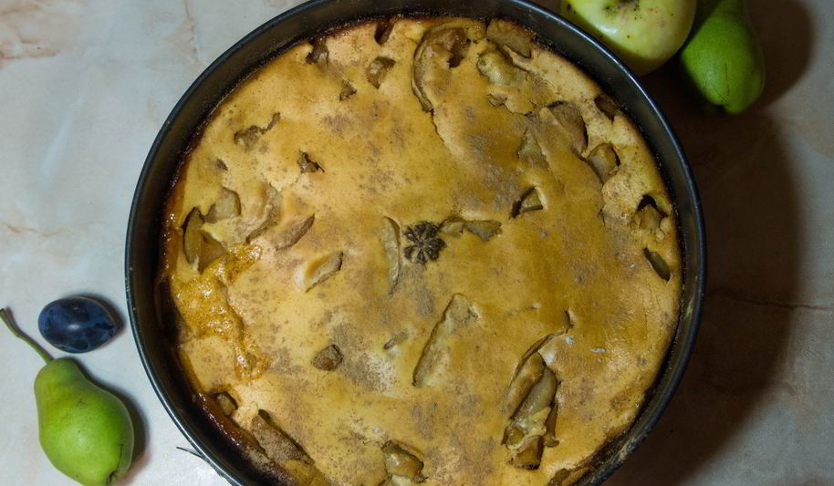 Рецепт медовой шарлотки с яблоками