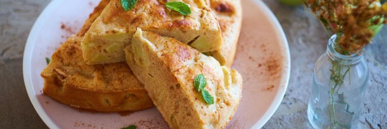 Простая яблочная шарлотка с пряностями