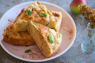 Простая яблочная шарлотка с пряностями