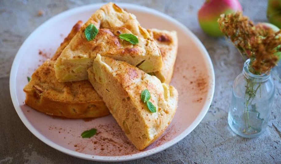 Рецепт простой яблочной шарлотки с пряностями