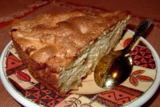 Шарлотка из хлеба и брынзы по-румынски