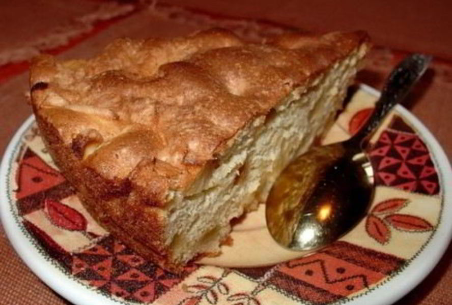 Шарлотка из хлеба и брынзы по-румынски