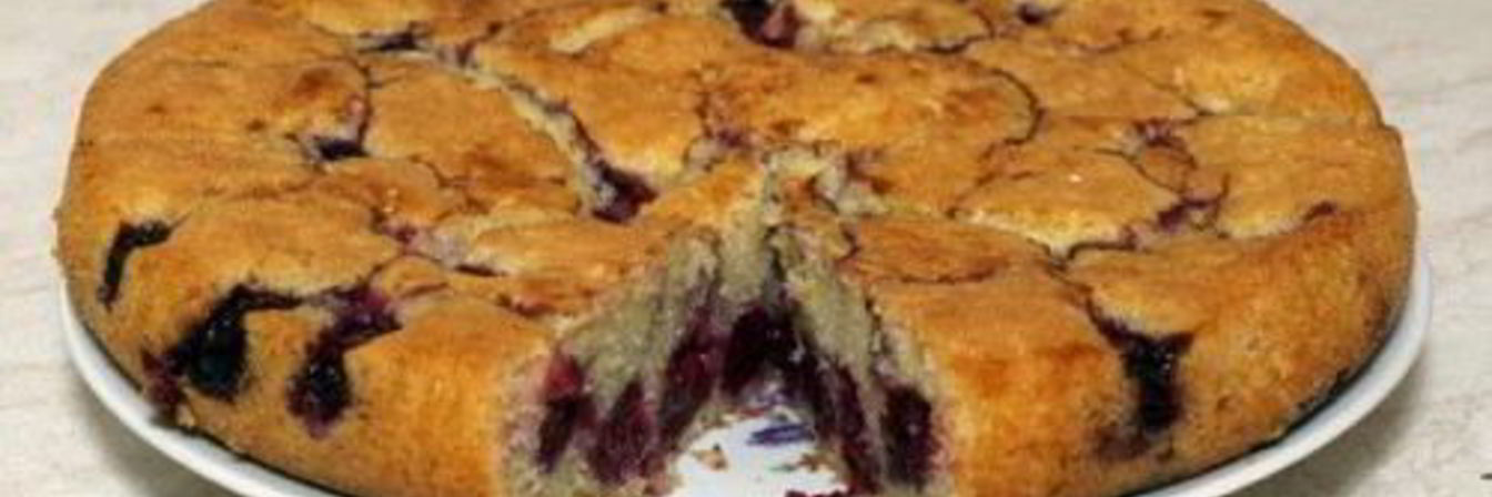 Шарлотка из хлеба с вишней по-польски