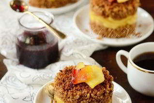 Шарлотка из яблок и ржаного хлеба