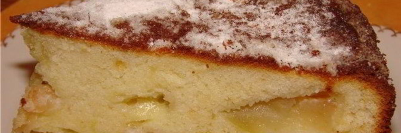 Шарлотка на йогурте с яблоками