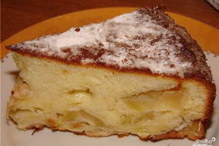 Шарлотка на йогурте с яблоками