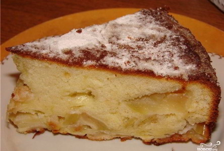 Шарлотка на йогурте с яблоками