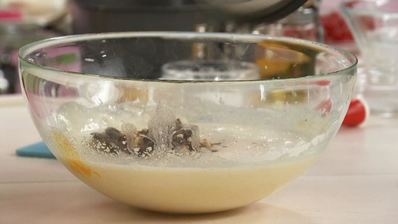 шарлотка на минеральной воде