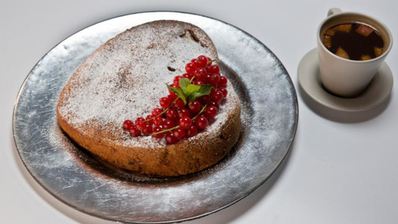 шарлотка на минеральной воде