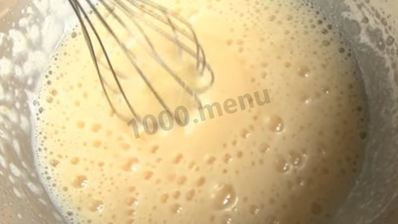 шарлотка на молоке с яблоками