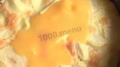 шарлотка на молоке с яблоками