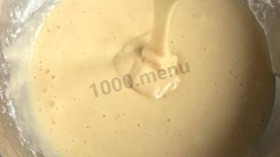 шарлотка на молоке с яблоками