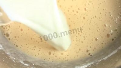 шарлотка на молоке с яблоками