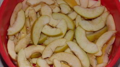 шарлотка на сметане с яблоками