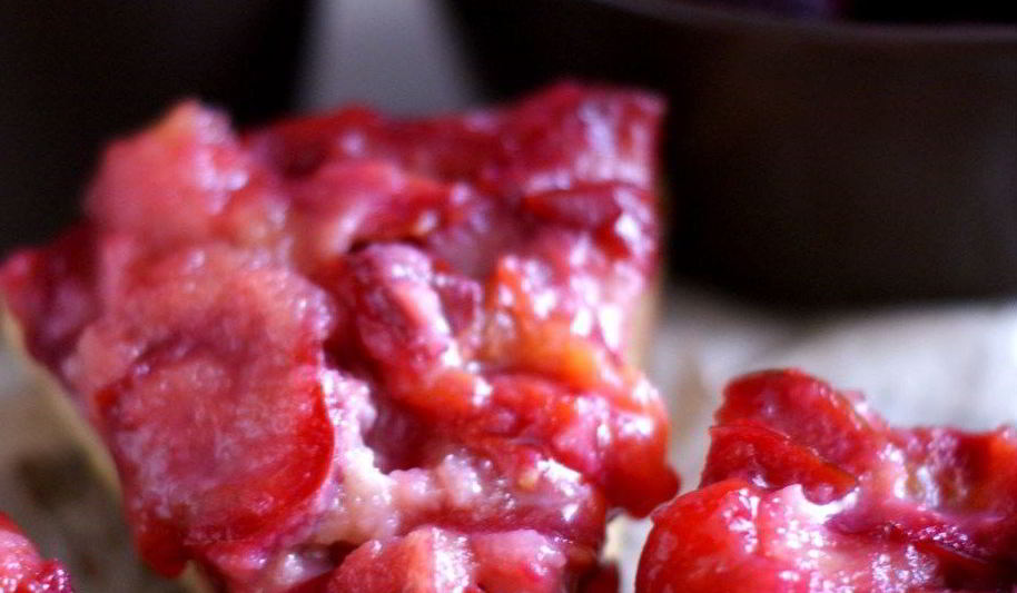 Рецепт шарлотки по-осеннему со сливами