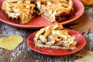 Шарлотка с грушами и ромашковым кремом