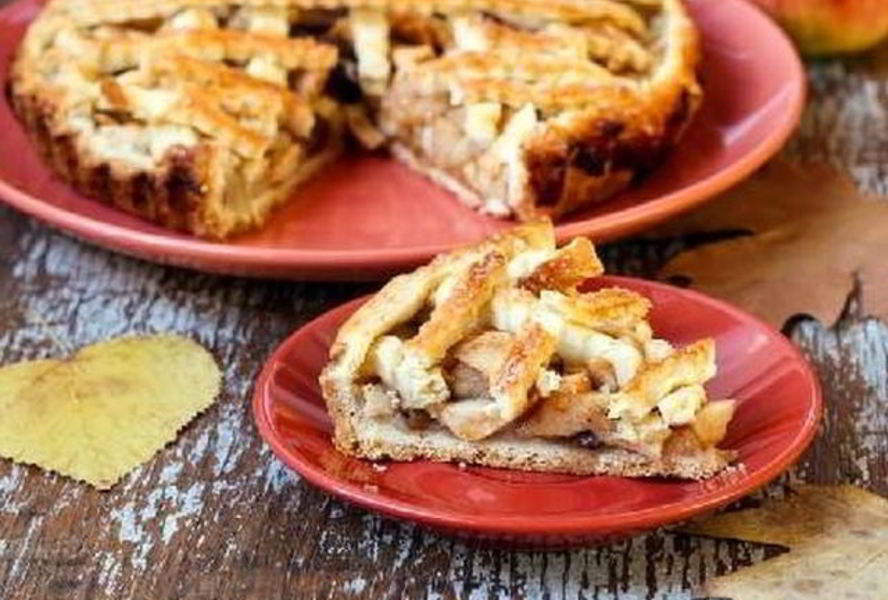 Шарлотка с грушами и ромашковым кремом