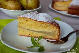 Шарлотка с грушей