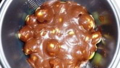 шарлотка с какао и яблоками