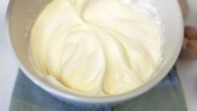 шарлотка с карамелизированными яблоками