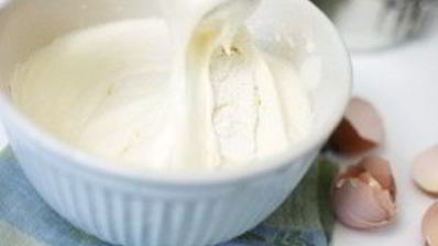 шарлотка с карамелизированными яблоками