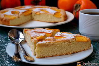 Шарлотка с хурмой