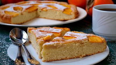 шарлотка с хурмой