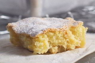 Шарлотка с кислыми зелеными яблоками