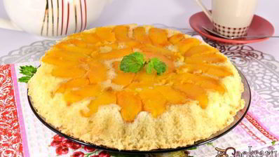 шарлотка с персиками