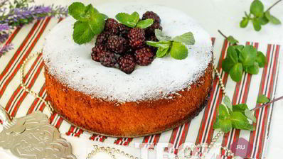 шарлотка с вареньем