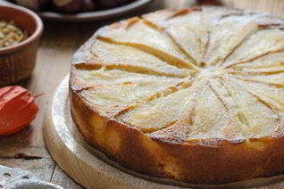 Шарлотка с яблоками и грушами