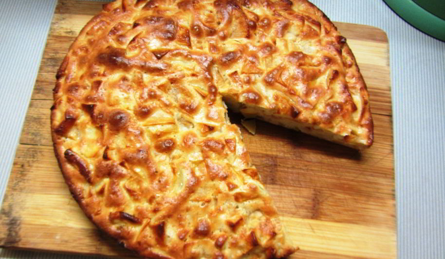 Рецепт шарлотки с яблоками и корицей