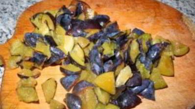 шарлотка со сливами