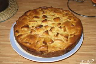 Шарлотка со сметаной и яблоками