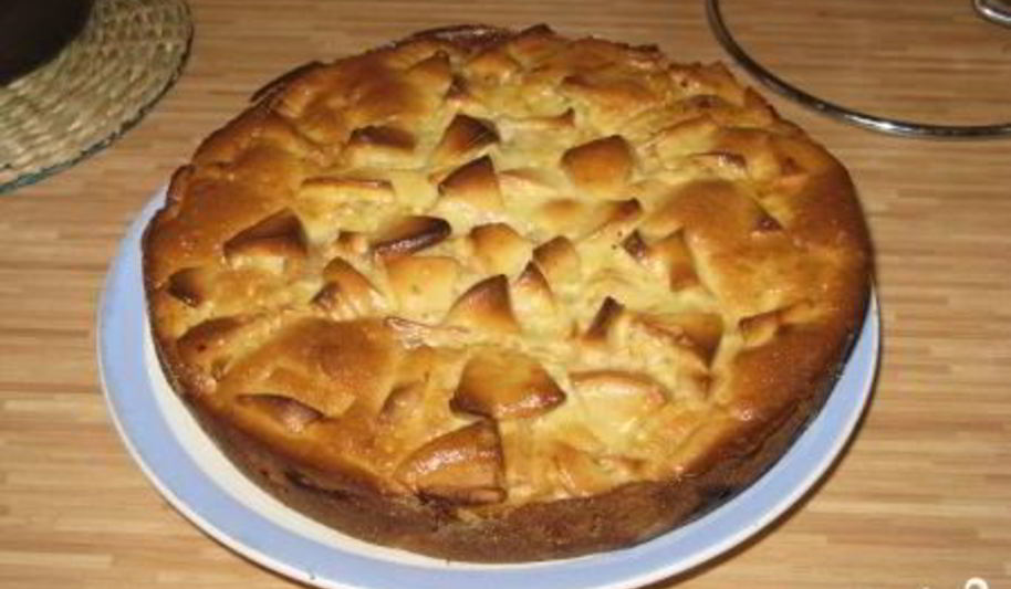 Рецепт шарлотки со сметаной и яблоками