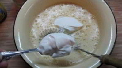 шарлотка со сметаной и яблоками