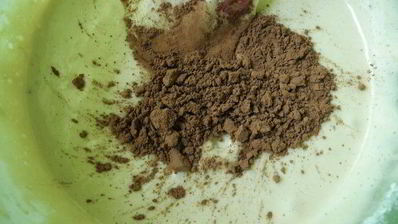 шоколадная шарлотка с яблоками и пьяной вишней