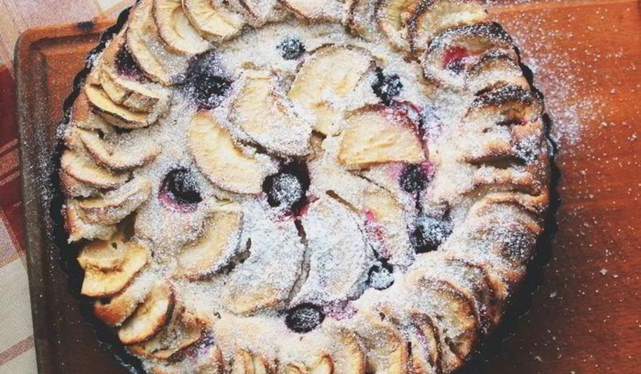 Рецепт сливочной шарлотки с кислинкой