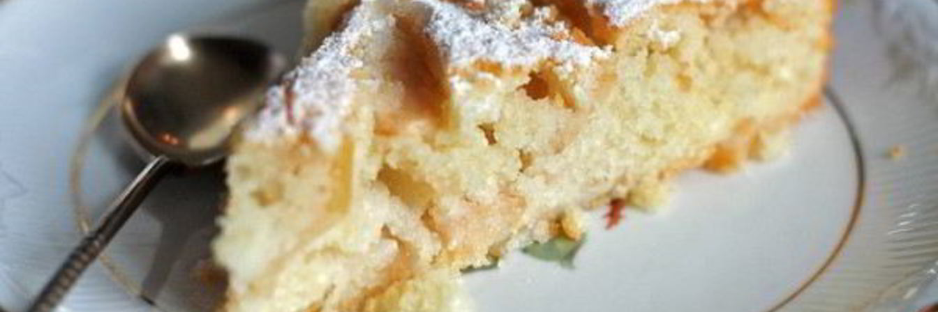 Творожная яблочная шарлотка