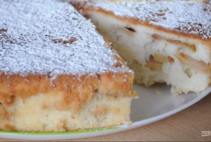 Воздушная яблочная шарлотка