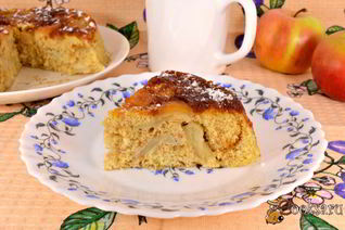 Яблочная шарлотка с карамелью в микроволновке