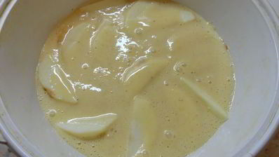 яблочная шарлотка с карамелью в микроволновке